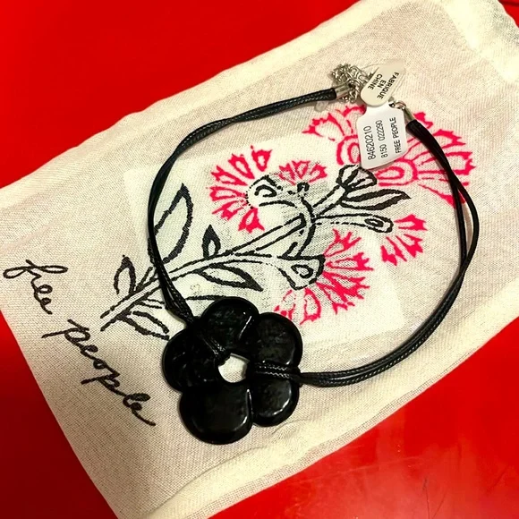 Free People Black Glass Flower Choker 🖤 - Picture 5 of 12